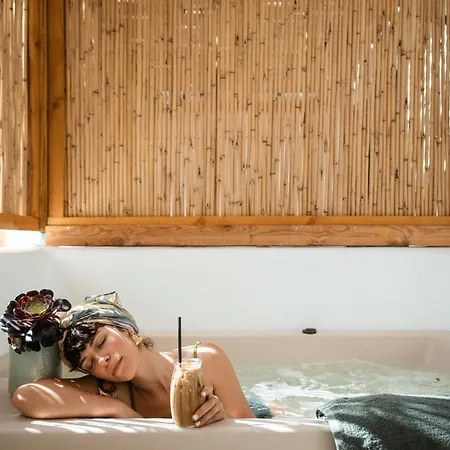 Koukoumi Vegan Boutique 5* Áno Merá