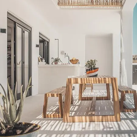 Koukoumi Vegan Boutique מלון