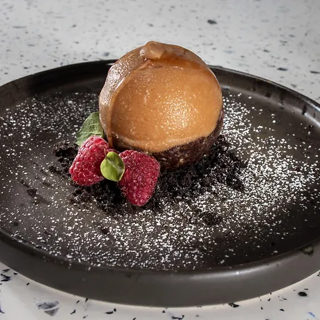 Koukoumi Vegan Boutique فندق أنو ميرا